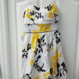 NWOT women's yellow floral print dress w padding